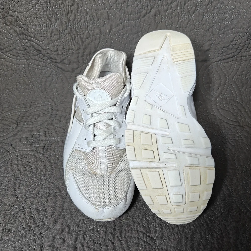 Nike Air Huarache Triple White Flyknit Mesh Men's Sneakers Youth Size 1Y